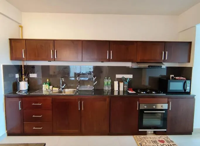 Modern Apartment In Close Proximity To The Beach